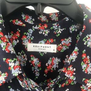 EQUIPMENT - floral flawless silk top